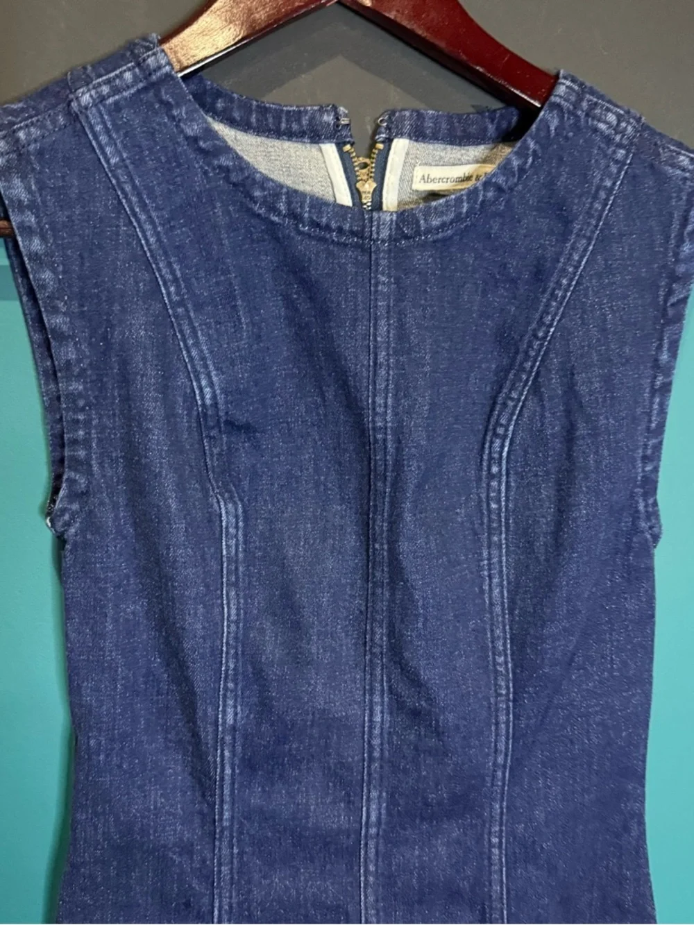 Abercrombie & Fitch Sleeveless Denim Midi Dress in Light DarBlue with Front Slit - Picture 4 of 13